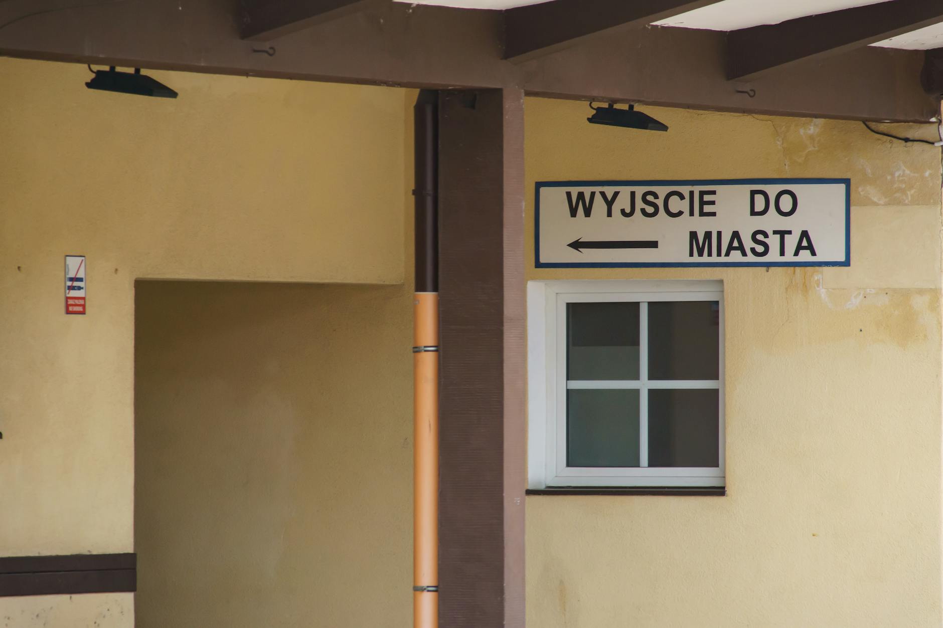 Grafika symbolizująca kolejki do lekarzy specjalistów w Szczyrku